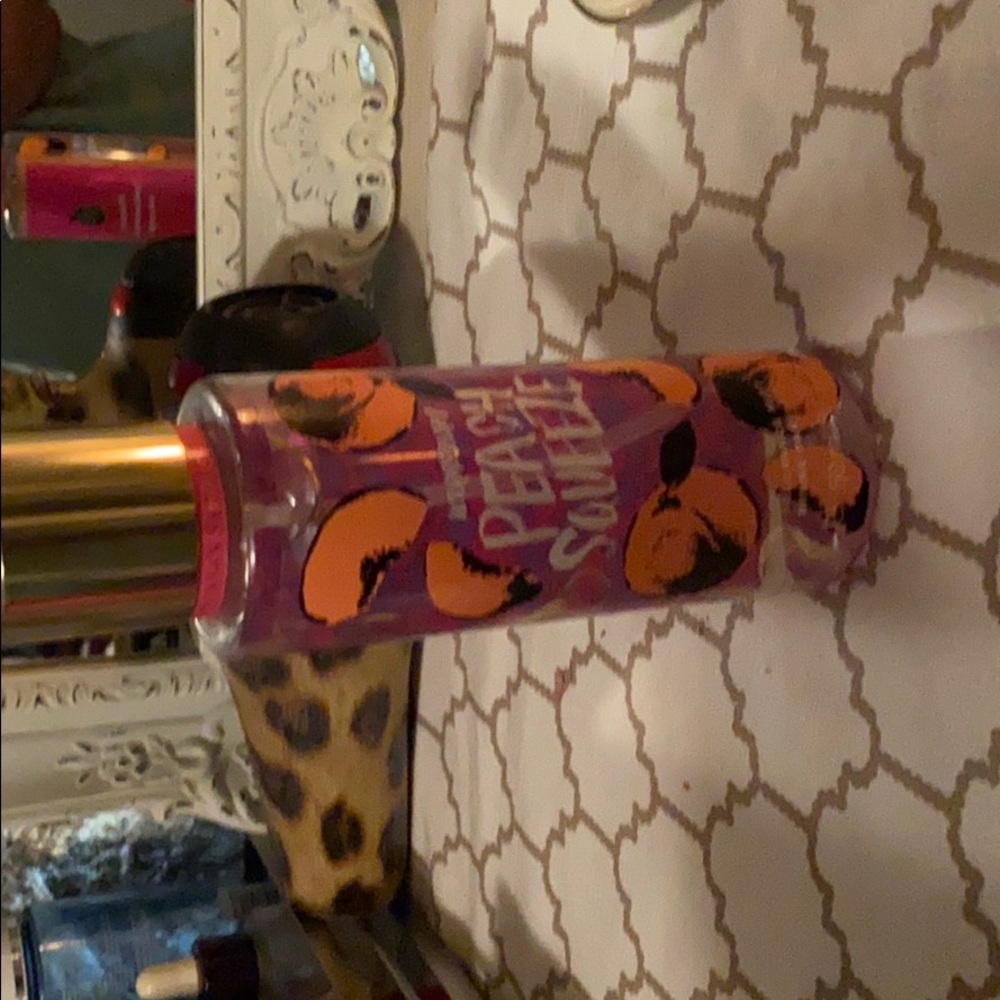 Victoria secret peach squeeze spray
